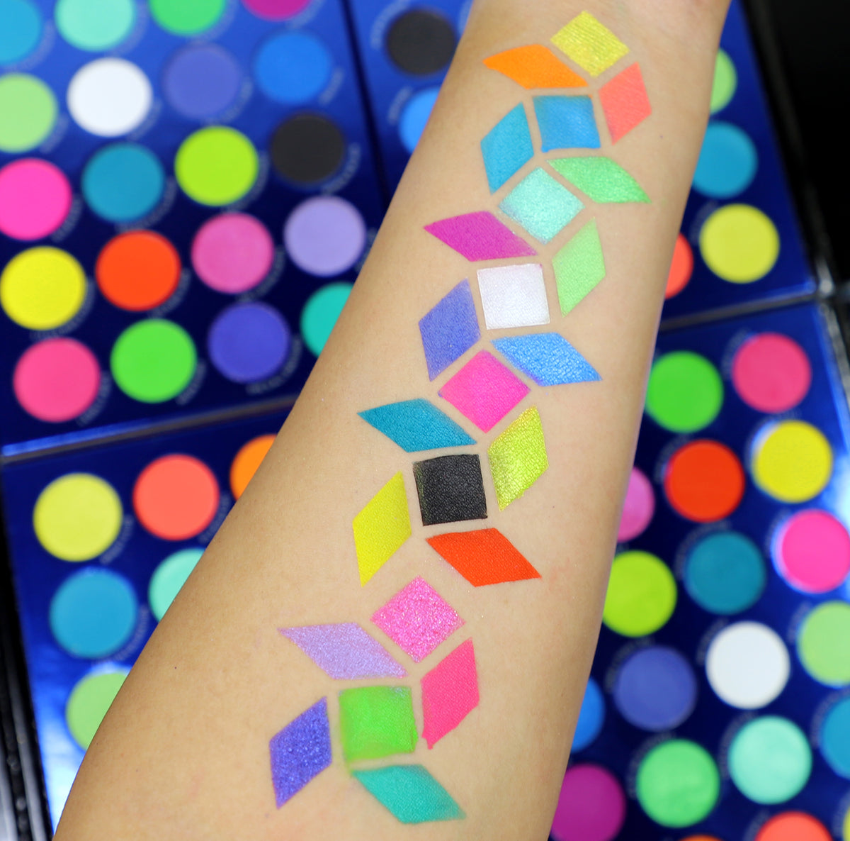 City of Neon Lights - 24 Vibrant Pigment & Eyeshadow Palette